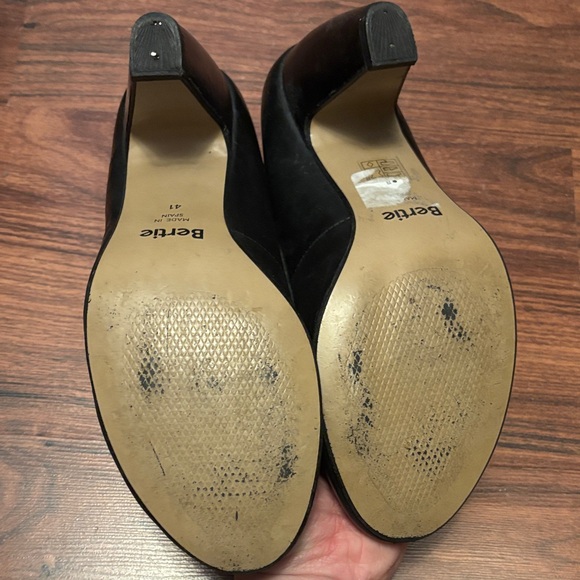 Chic Black Leather Heels for Women - Picture 4 of 4